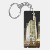 夜のシカゴの有名な陸標 キーホルダー (正面左)