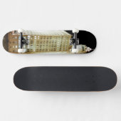 夜のシカゴの有名な陸標 スケートボード (横)