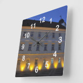 夜のシビウ スクエア壁時計 (傾斜)