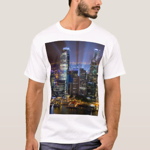 夜のシンガポールのダウンタウン Tシャツ