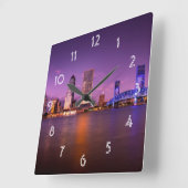 夜のジャクソンビルフロリダのスカイライン スクエア壁時計 (傾斜)