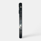 夜のスーツに謎の男 – シネマティックな都市 iPhone 16ケース (左側面)