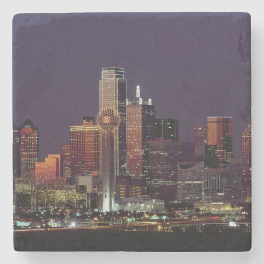 夜のダラスのスカイライン ストーンコースター (正面)