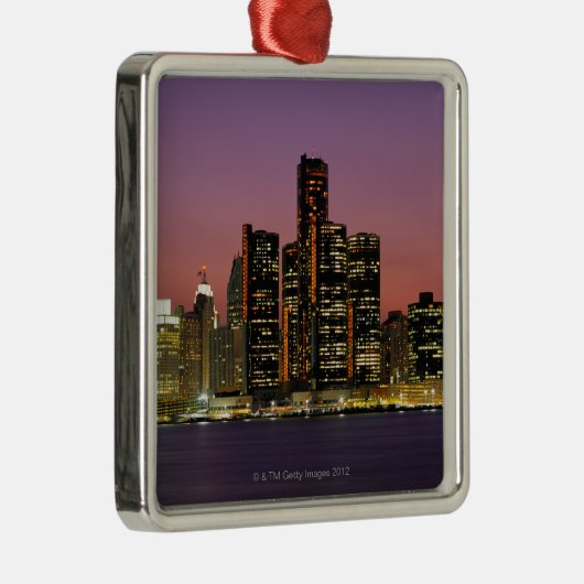 夜のデトロイト、ミシガン州スカイライン メタルオーナメント (右)