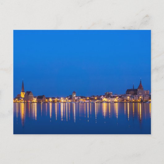 夜のドイツの都市Rostockを見る ポストカード (正面)