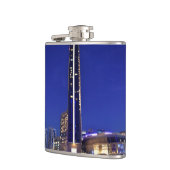 夜のドバイのマリーナの建築 フラスク (左)