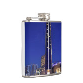 夜のドバイのマリーナの建築 フラスク (右)