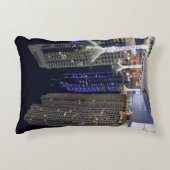 夜のドバイの建築 アクセントクッション (正面)