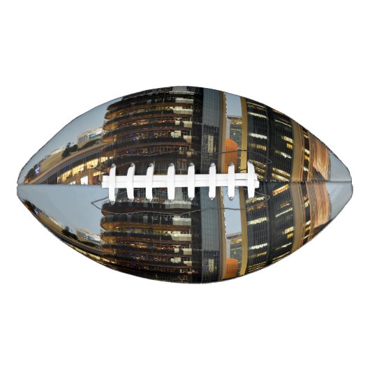 夜のドバイ建築 アメリカンフットボール (正面)