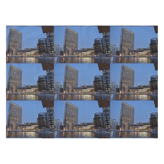 夜のドバイ建築 テーブルクロス (正面(横))