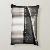 夜のニューヨークシティのウィリアムズバーグ橋 アクセントクッション (裏面(縦))