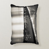 夜のニューヨークシティのウィリアムズバーグ橋 アクセントクッション (正面(垂直))