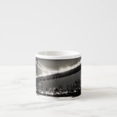 夜のニューヨークシティのウィリアムズバーグ橋 エスプレッソカップ (正面)