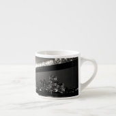 夜のニューヨークシティのウィリアムズバーグ橋 エスプレッソカップ (右)