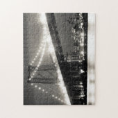 夜のニューヨークシティのウィリアムズバーグ橋 ジグソーパズル (縦)