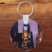 夜のニューヨーク・タイムズ・スクエアのトラフィック キーホルダー (正面)