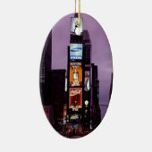 夜のニューヨーク・タイムズ・スクエアのトラフィック セラミックオーナメント (右)