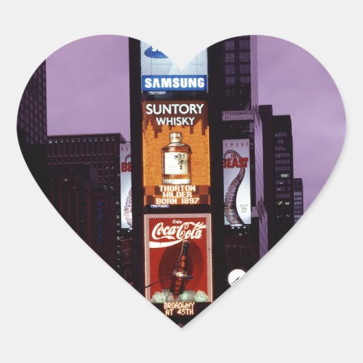 夜のニューヨーク・タイムズ・スクエアのトラフィック ハートシール (正面)