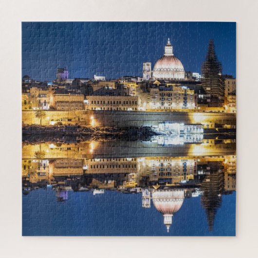 夜のバレッタ旧市街の港 ジグソーパズル (縦)