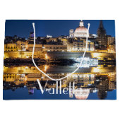 夜のバレッタ旧市街の港 ラージペーパーバッグ (正面)