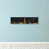 夜のパリのライトアップされたエッフェルタワー キャンバスプリント (インサイチュ (ウッドフロア))