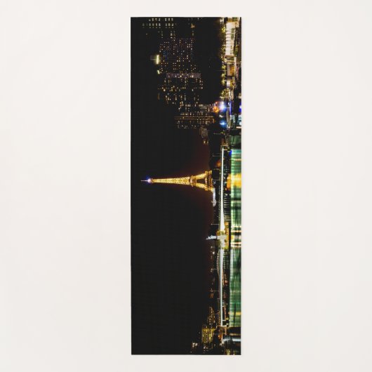 夜のパリのライトアップされたエッフェルタワー ヨガマット (正面)