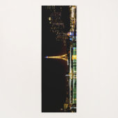 夜のパリのライトアップされたエッフェルタワー ヨガマット (裏面)