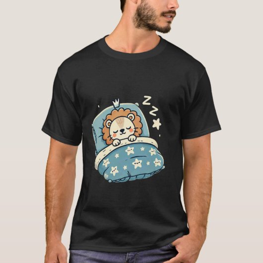 夜のベッドで寝るライオン Tシャツ (正面)