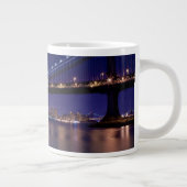 夜のマンハッタン橋の眺め ジャンボコーヒーマグカップ (右)