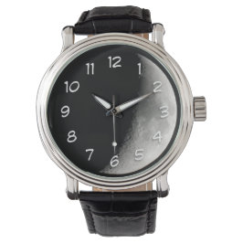 夜の半月 |クローズアップ写真 腕時計