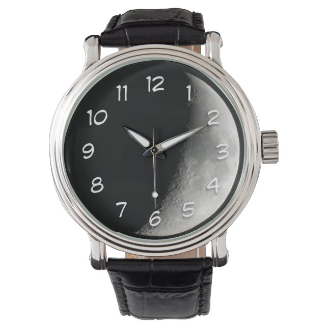 夜の半月 |クローズアップ写真 腕時計 (正面)