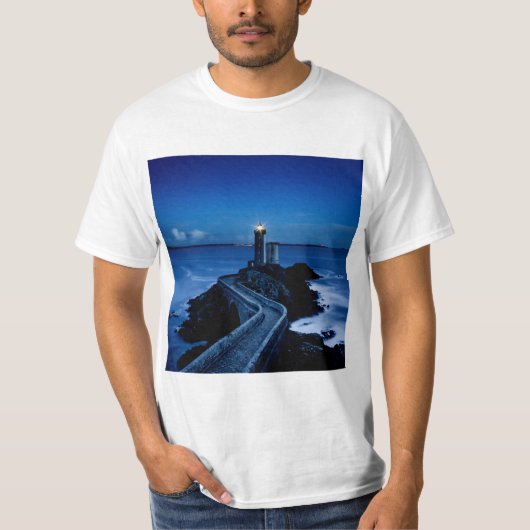 夜の壁のライトハウス海 Tシャツ (正面)