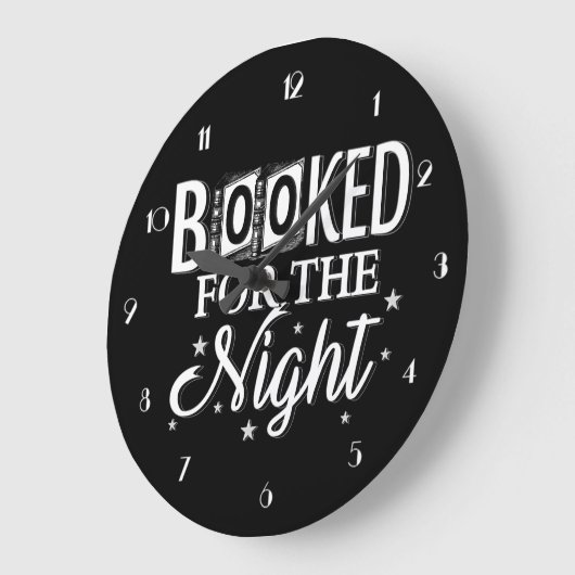 夜の壁の丸い時計に予約されている ラージ壁時計 (傾斜)