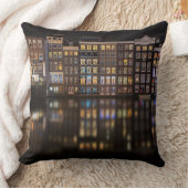 夜の多彩なライトが付いているアムステルダムの家 クッション (ブランケット)