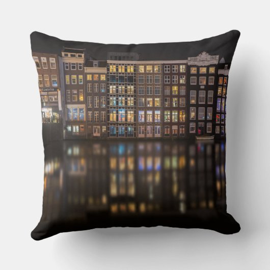夜の多彩なライトが付いているアムステルダムの家 クッション (裏面)