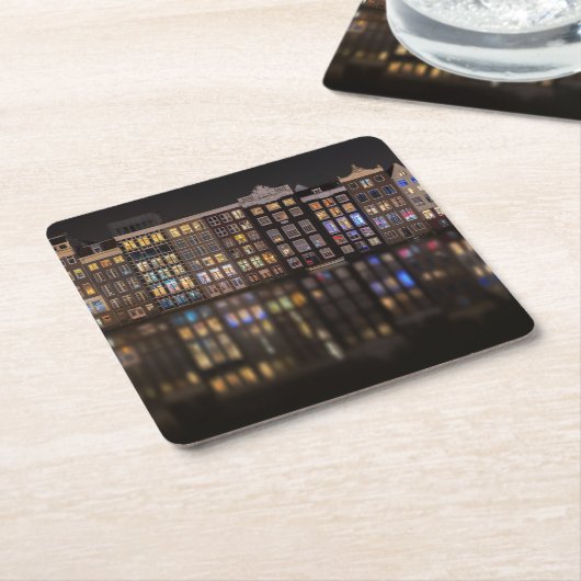 夜の多彩なライトが付いているアムステルダムの家 スクエアペーパーコースター (アングル)