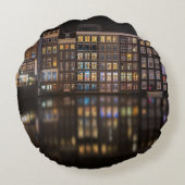 夜の多彩なライトが付いているアムステルダムの家 ラウンドクッション (裏面)