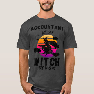 夜の夜のおもしろいハロウィーンCの昼の魔女による会計士 Tシャツ