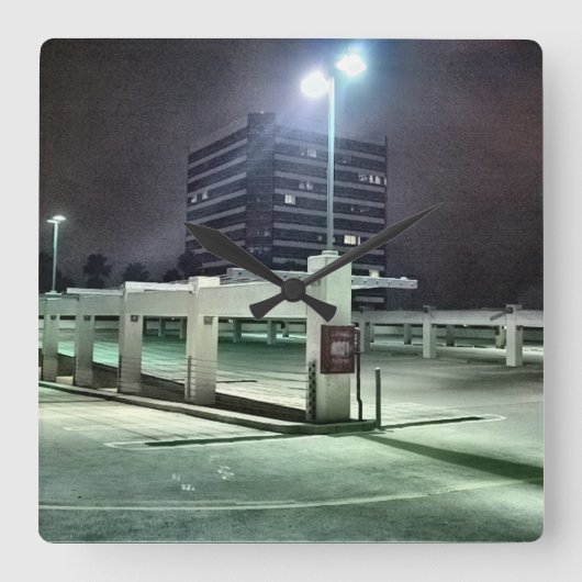 夜の屋上駐車場 – HDR スクエア壁時計 (正面)