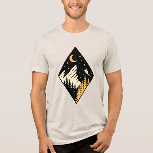夜の山の松の木のアート トライブレンドTシャツ (正面)