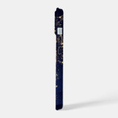 夜の州の統一された街灯。 iPhone 15ケース (左側面)