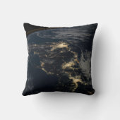 夜の日本の街灯。 クッション (裏面)