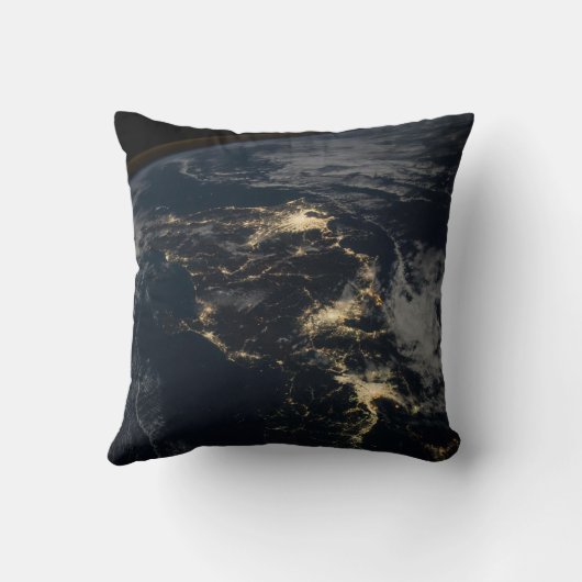 夜の日本の街灯。 クッション (裏面)