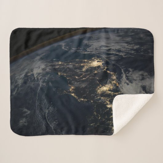 夜の日本の街灯。 シェルパブランケット (正面(横))