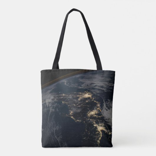 夜の日本の街灯。 トートバッグ (裏面)