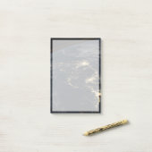 夜の日本の街灯。 ポストイット (デスク上)