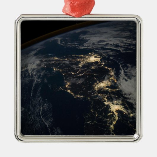 夜の日本の街灯。 メタルオーナメント (正面)