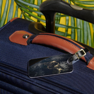 夜の日本の街灯。 ラゲッジタグ