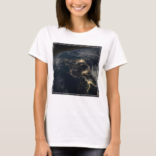 夜の日本の街灯。 Tシャツ