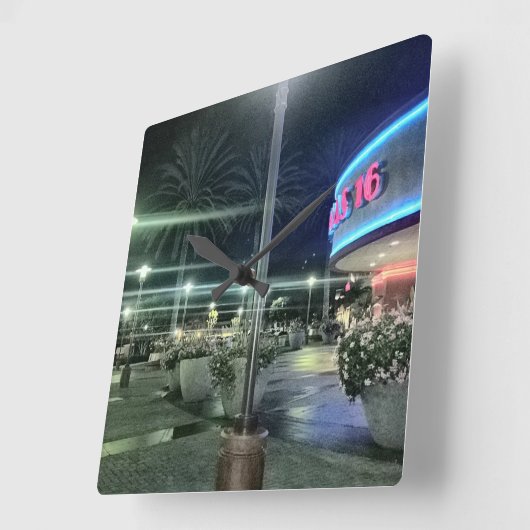 . .夜の映画館の明るい光 スクエア壁時計 (傾斜)